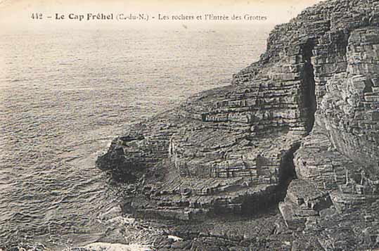 Les rochers et l'Entrée des Grottes