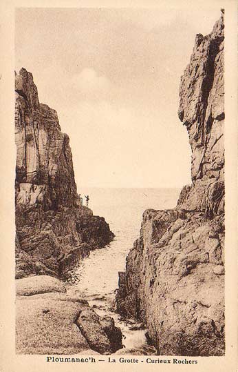 Ploumanac'h - La Grotte - Curieux rochers
