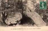 Caverne dans les rochers (40 Ko)