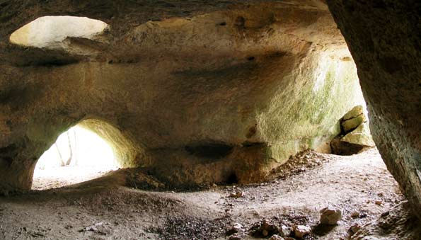 Grotte à Deux Ouvertures