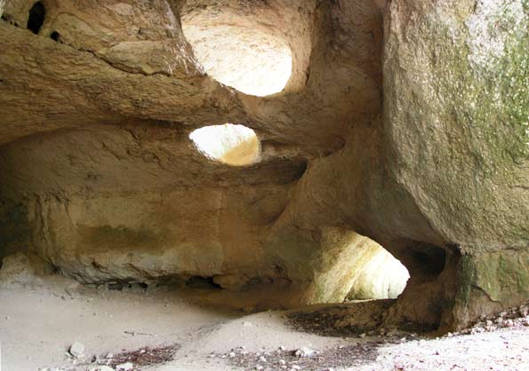Grotte à Deux Ouvertures
