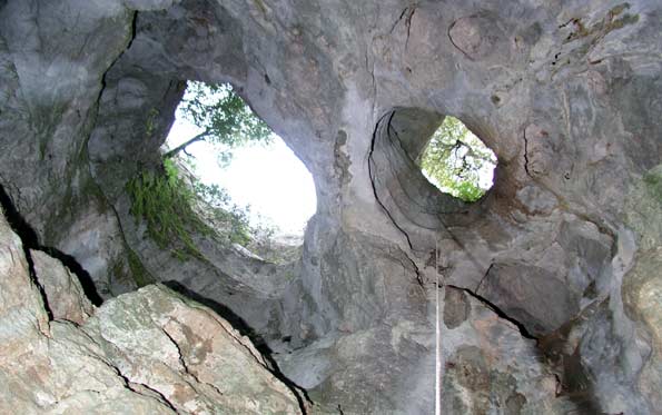 Aven des Neuf Gorges