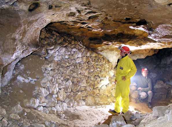 Grotte de Lagnes