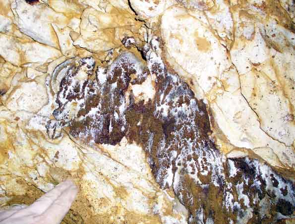 Grotte de Lagnes
